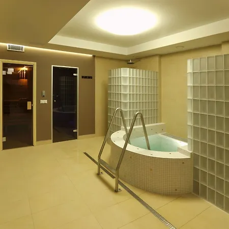Esmarin Wellness 4*