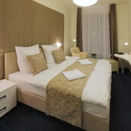 艾斯美润健康酒店 4* Mníšek pod Brdy